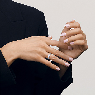 Кольцо из белого золота с бриллиантом