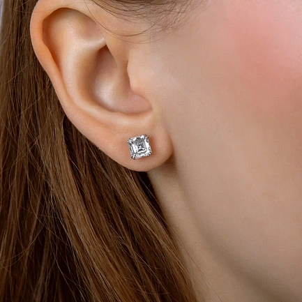 Серьги из белого золота с бриллиантами