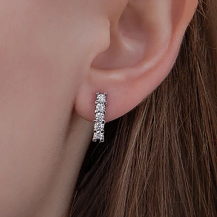 Серьги с английским замком из белого золота с бриллиантами