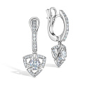 Серьги с английским замком из белого золота с бриллиантом