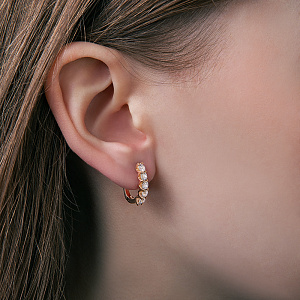 Серьги с английским замком из золота с бриллиантами