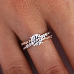 Кольцо из белого золота с бриллиантом