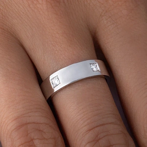 Кольцо из белого золота с бриллиантами