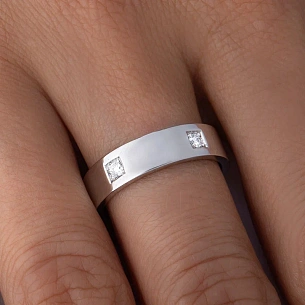 Кольцо из белого золота с бриллиантом