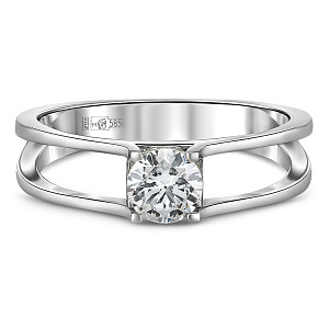 Кольцо из белого золота с бриллиантом