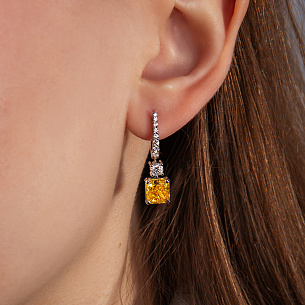 Серьги из белого золота с бриллиантом