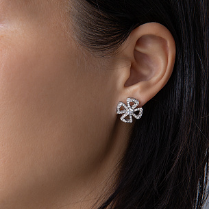 Серьги из белого золота с бриллиантом