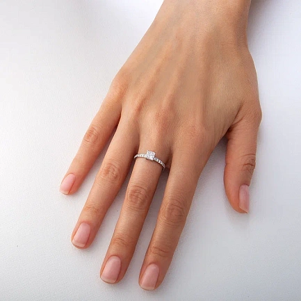 Кольцо из белого золота с бриллиантами