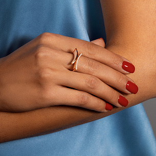 Кольцо из красного золота с перламутрами и бриллиантами