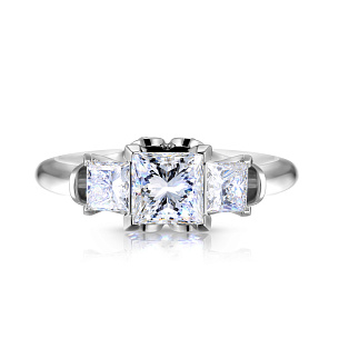 Кольцо из белого золота с бриллиантом