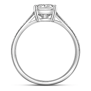 Кольцо из белого золота с бриллиантом