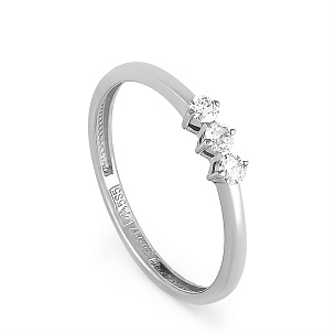 Кольцо из белого золота с бриллиантом