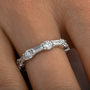 Кольцо из белого золота с бриллиантами