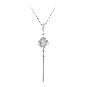 Колье из белого золота с агатом