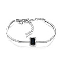 Браслет из белого золота с бриллиантами, сапфиром