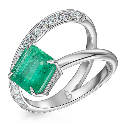 Кольцо из белого золота с бриллиантами, изумрудом