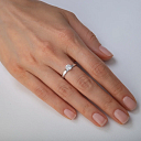 Кольцо из белого золота с бриллиантом